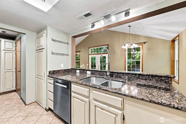 4048 Oxford Loop SE, Lacey, WA 98503