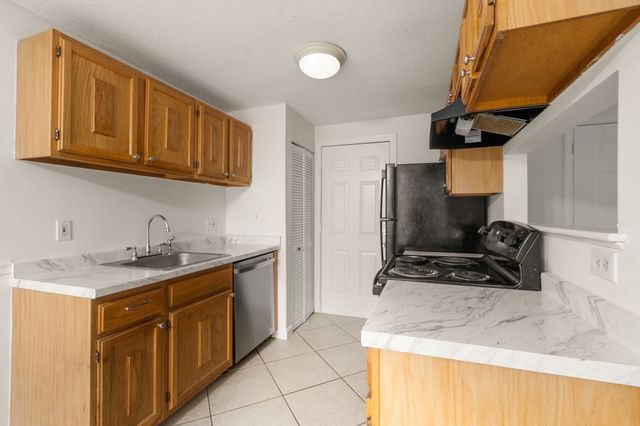 20 Walden Dr 20, Natick, MA 01760