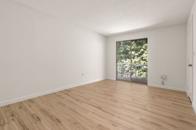 20 Walden Dr 20, Natick, MA 01760