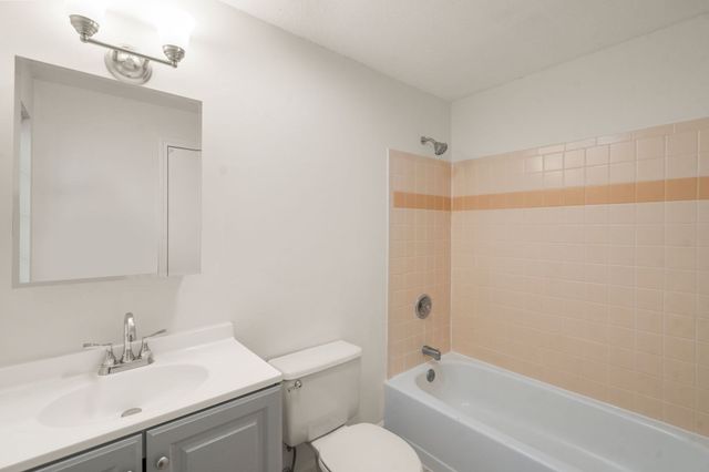 20 Walden Dr 20, Natick, MA 01760
