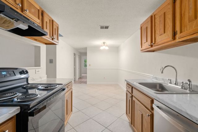 20 Walden Dr 20, Natick, MA 01760