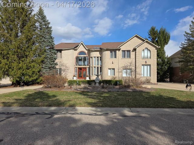29614 Kenloch Drive, Farmington Hills, MI 48331