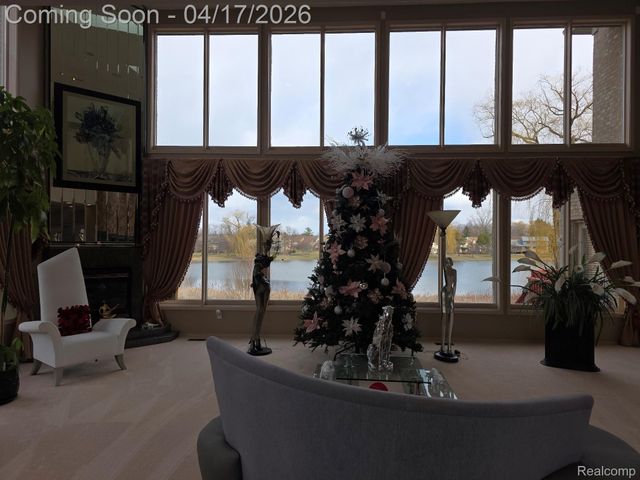 29614 Kenloch Drive, Farmington Hills, MI 48331