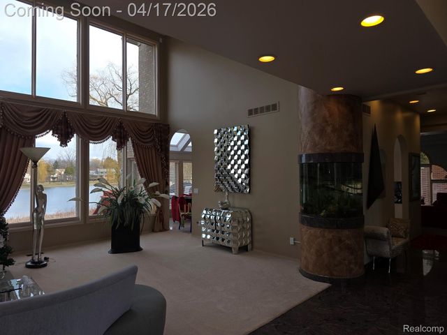 29614 Kenloch Drive, Farmington Hills, MI 48331