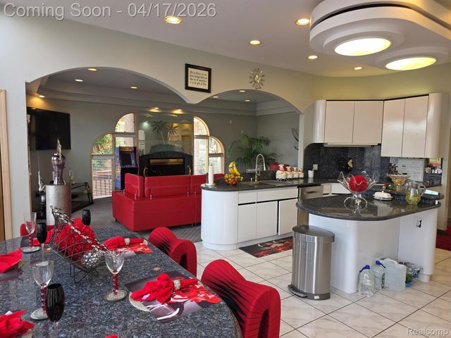 29614 Kenloch Drive, Farmington Hills, MI 48331