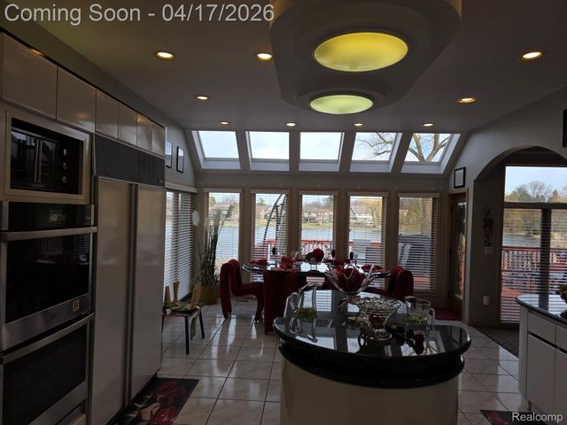 29614 Kenloch Drive, Farmington Hills, MI 48331