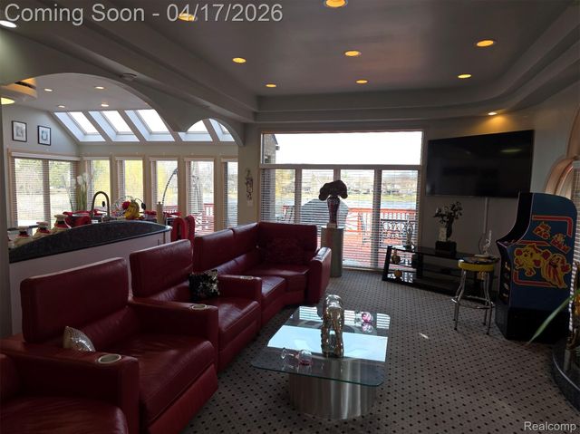 29614 Kenloch Drive, Farmington Hills, MI 48331