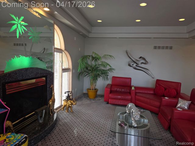 29614 Kenloch Drive, Farmington Hills, MI 48331