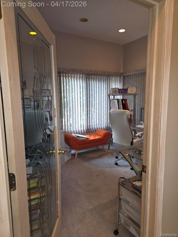 29614 Kenloch Drive, Farmington Hills, MI 48331