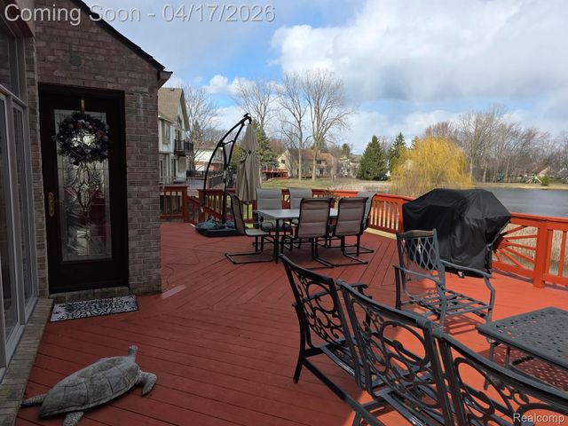 29614 Kenloch Drive, Farmington Hills, MI 48331