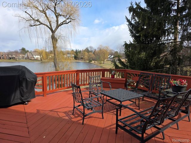 29614 Kenloch Drive, Farmington Hills, MI 48331