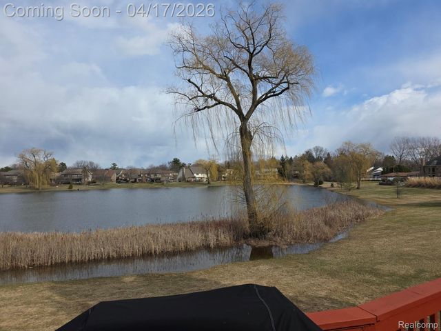 29614 Kenloch Drive, Farmington Hills, MI 48331