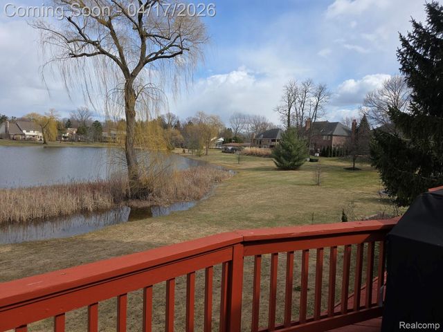 29614 Kenloch Drive, Farmington Hills, MI 48331