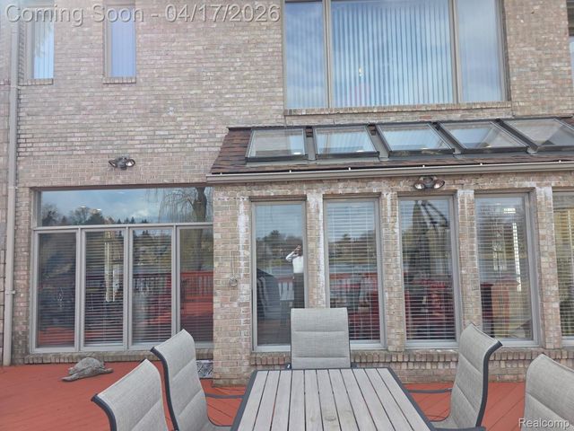 29614 Kenloch Drive, Farmington Hills, MI 48331