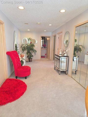 29614 Kenloch Drive, Farmington Hills, MI 48331