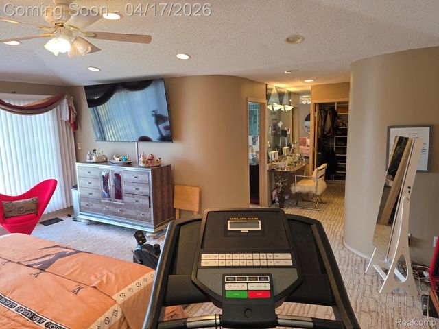 29614 Kenloch Drive, Farmington Hills, MI 48331