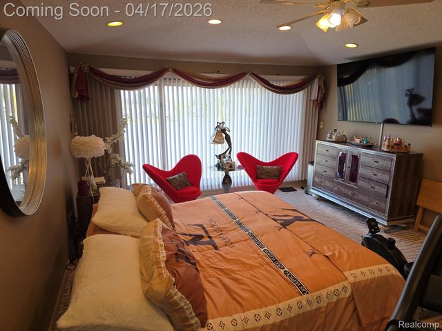 29614 Kenloch Drive, Farmington Hills, MI 48331