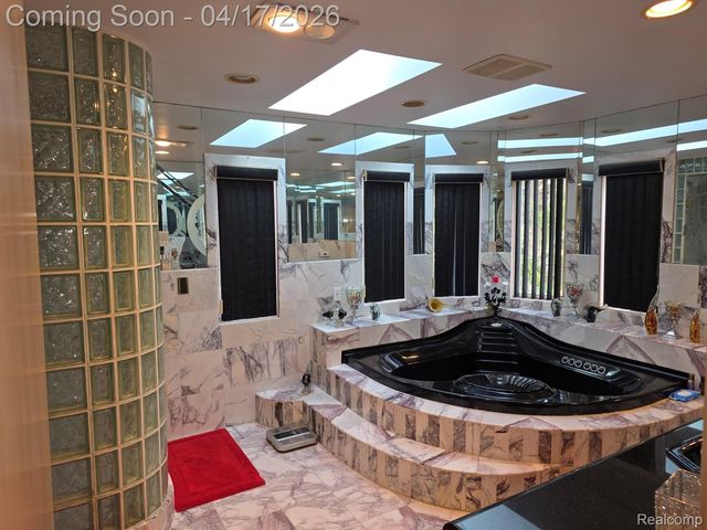 29614 Kenloch Drive, Farmington Hills, MI 48331