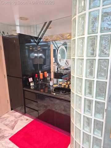 29614 Kenloch Drive, Farmington Hills, MI 48331