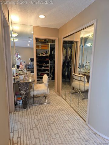 29614 Kenloch Drive, Farmington Hills, MI 48331