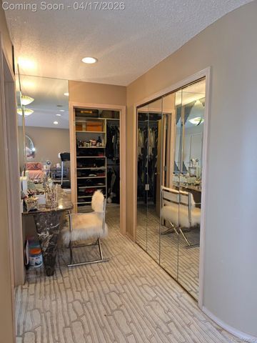29614 Kenloch Drive, Farmington Hills, MI 48331