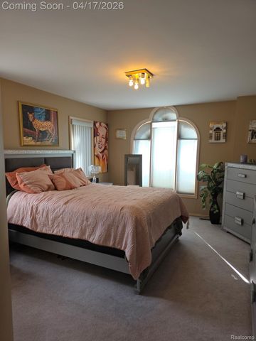 29614 Kenloch Drive, Farmington Hills, MI 48331