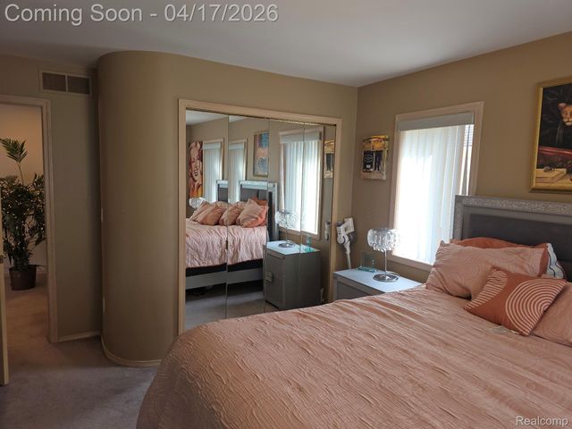 29614 Kenloch Drive, Farmington Hills, MI 48331