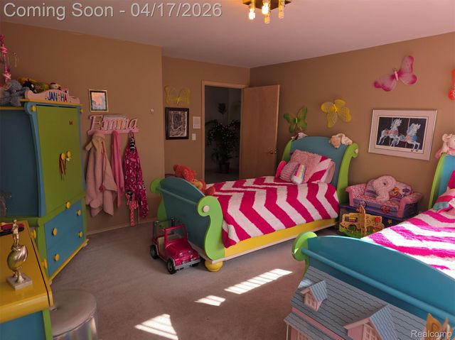 29614 Kenloch Drive, Farmington Hills, MI 48331