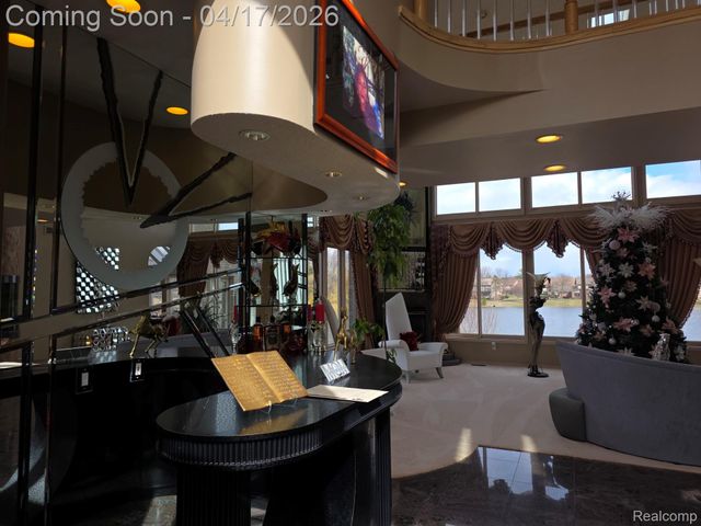 29614 Kenloch Drive, Farmington Hills, MI 48331