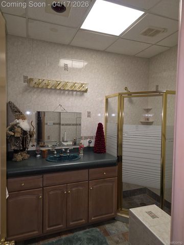 29614 Kenloch Drive, Farmington Hills, MI 48331