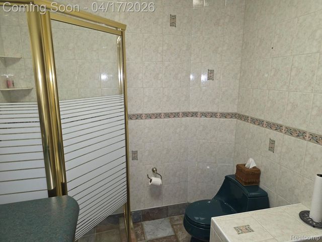 29614 Kenloch Drive, Farmington Hills, MI 48331
