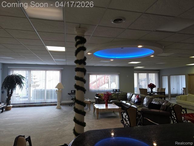 29614 Kenloch Drive, Farmington Hills, MI 48331