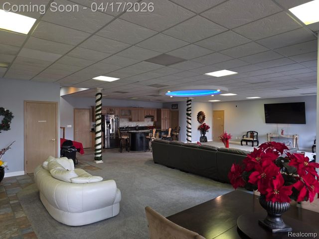 29614 Kenloch Drive, Farmington Hills, MI 48331
