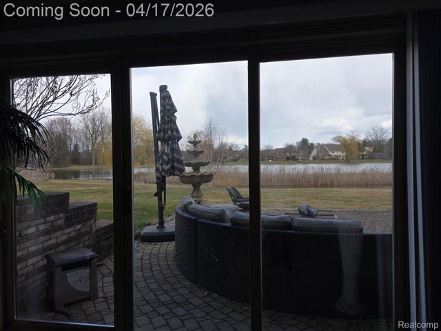 29614 Kenloch Drive, Farmington Hills, MI 48331