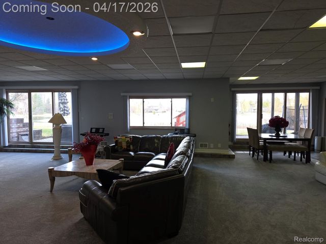 29614 Kenloch Drive, Farmington Hills, MI 48331