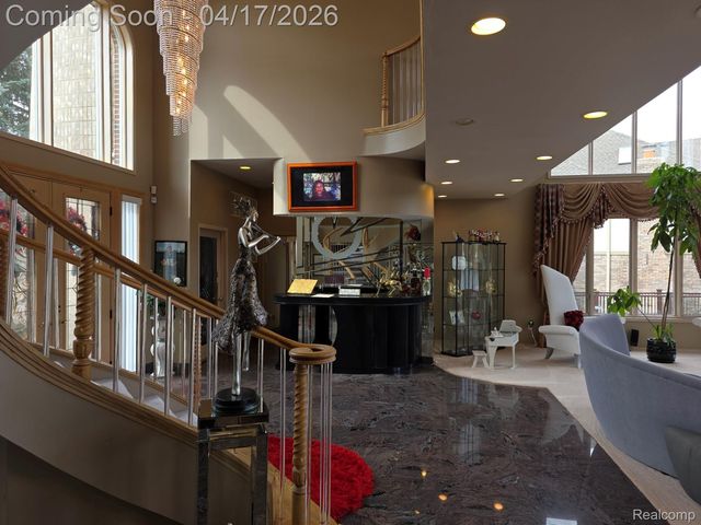 29614 Kenloch Drive, Farmington Hills, MI 48331