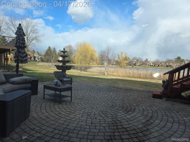 29614 Kenloch Drive, Farmington Hills, MI 48331