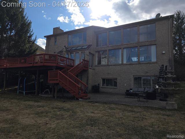 29614 Kenloch Drive, Farmington Hills, MI 48331