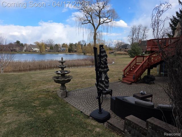 29614 Kenloch Drive, Farmington Hills, MI 48331