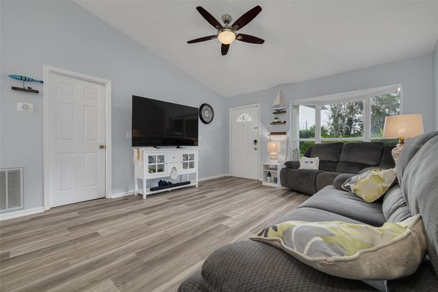 1848 77TH AVENUE N, St Petersburg, FL 33702
