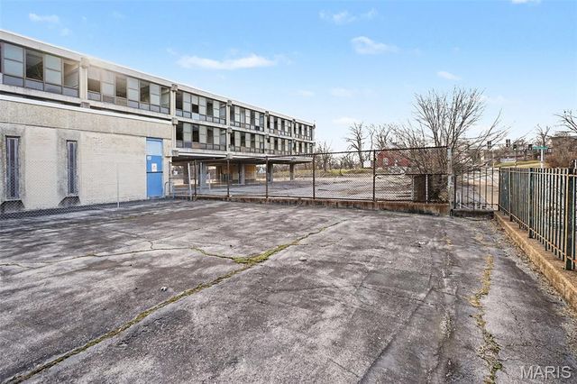 5750 Lotus Avenue, St Louis, MO 63112