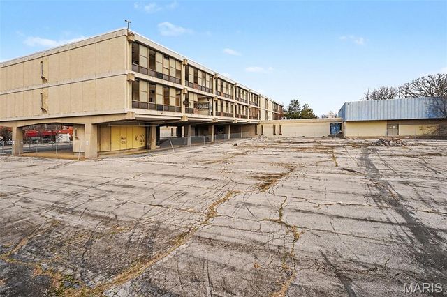 5750 Lotus Avenue, St Louis, MO 63112