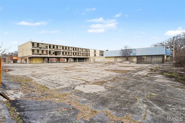 5750 Lotus Avenue, St Louis, MO 63112