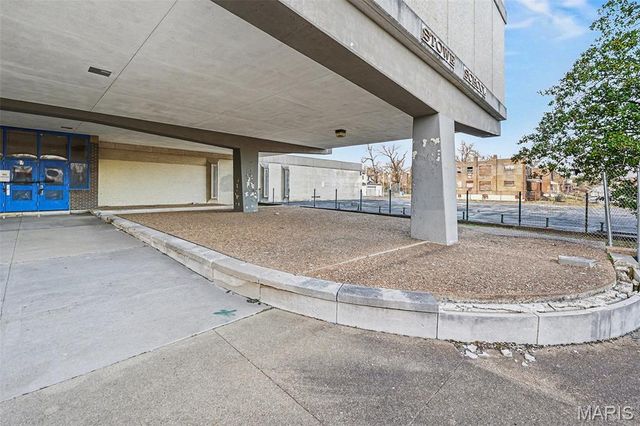 5750 Lotus Avenue, St Louis, MO 63112