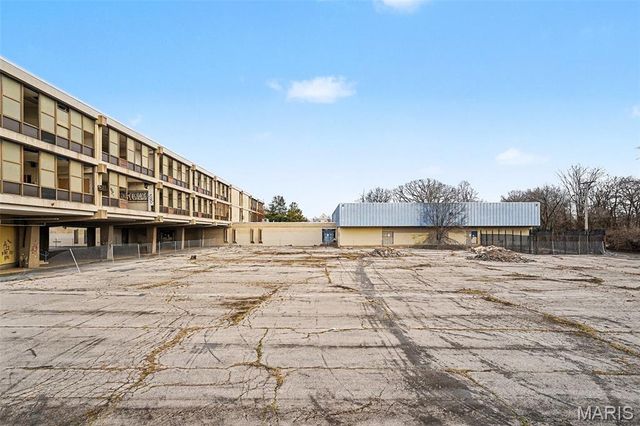 5750 Lotus Avenue, St Louis, MO 63112