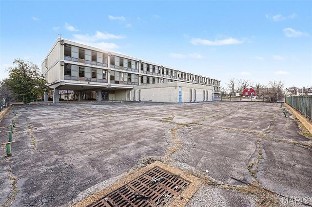 5750 Lotus Avenue, St Louis, MO 63112