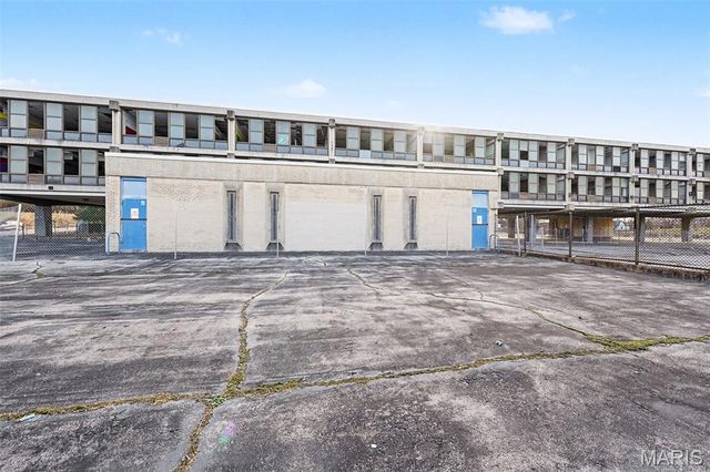 5750 Lotus Avenue, St Louis, MO 63112