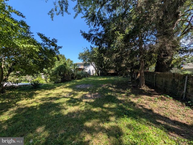 6090 FALLS RD, Baltimore, MD 21209