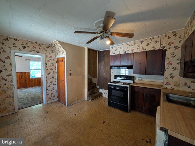 6090 FALLS RD, Baltimore, MD 21209