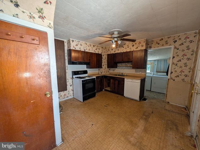 6090 FALLS RD, Baltimore, MD 21209